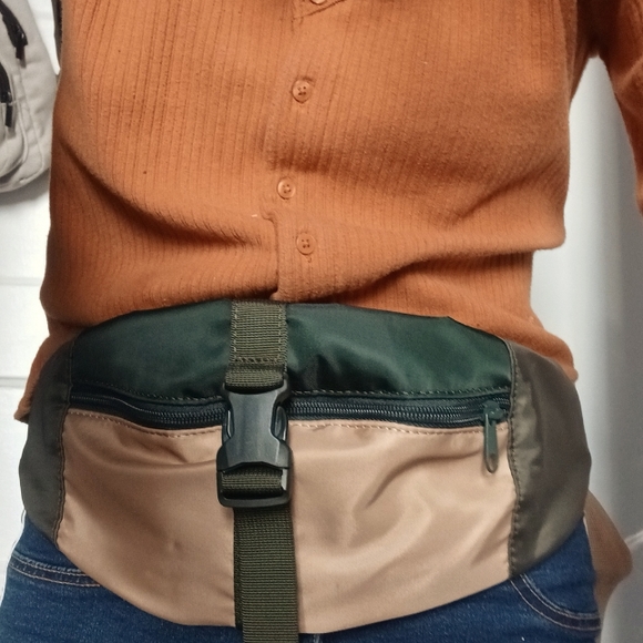 Gap green and beige belt bag - Picture 1 of 2